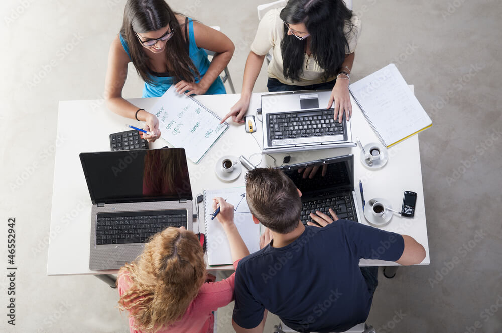 Como funciona uma empresa júnior na faculdade? Descubra!